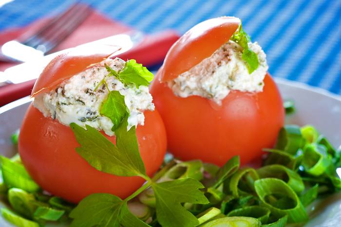 Ligadura Comercial Melbourne Tomates rellenos de queso y rúcula | Recetas Gallina Blanca
