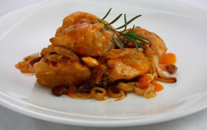 Pollo con salsa de almendras