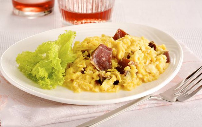 Huevos revueltos con jamón