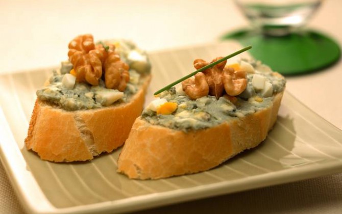 Montaditos de queso azul | Recetas Gallina Blanca