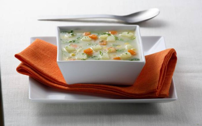 Sopa de verduras con maíz