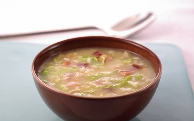 Sopa de repollo con arroz
