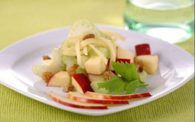 ENSALADA CON MANZANA, NUECES Y QUESO - Gallina Blanca