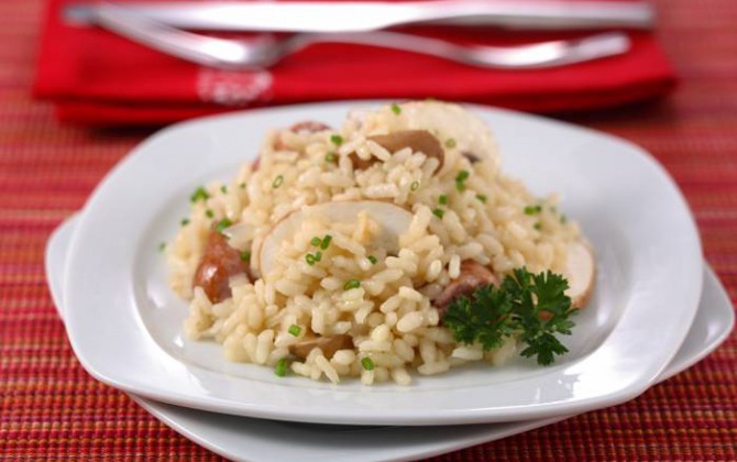 Risotto con setas y salchichas
