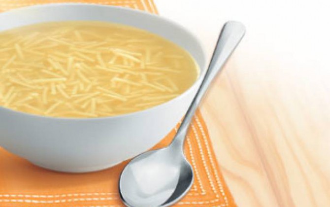SOPA DE POLLO CON FIDEOS FINOS