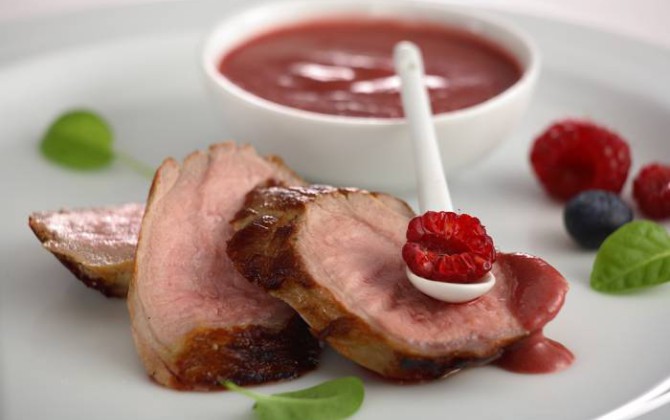 Receta de solomillo con salsa de frutas rojas