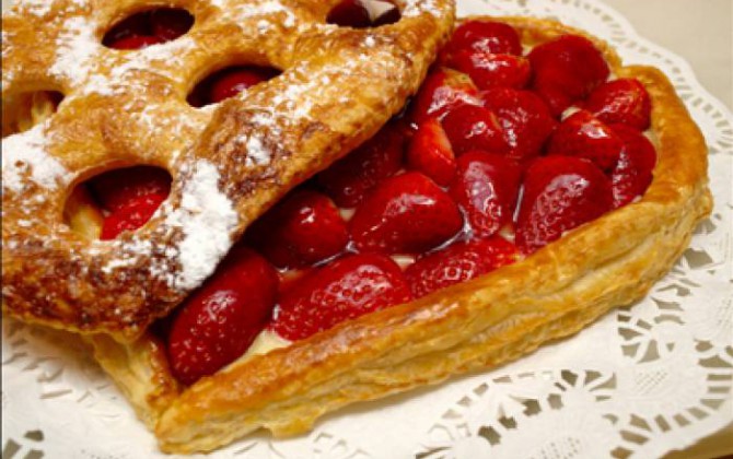 Corazón de hojaldre con fresas