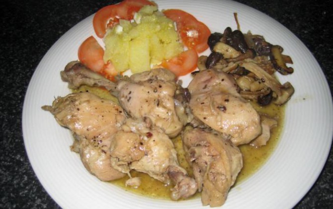 pollo en salsa a las finas hierbas