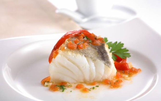 Lomo de bacalao con pimientos confitados
