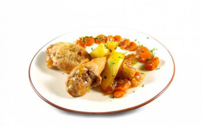 muslitos de pollo con sala de cebolla y zanahoria