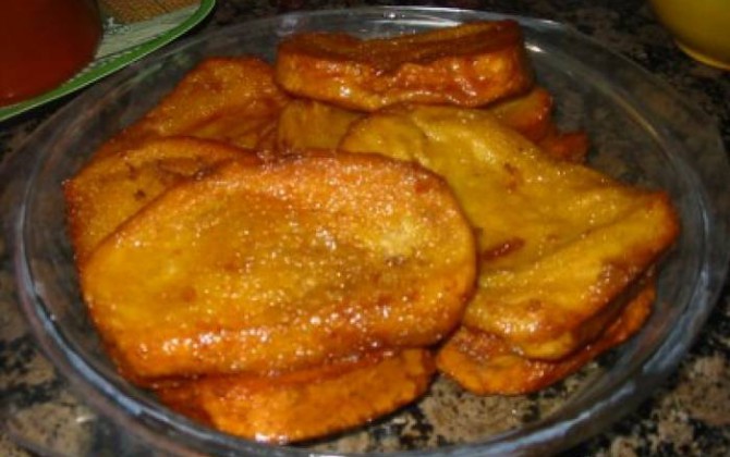 rebanadas de pan frito