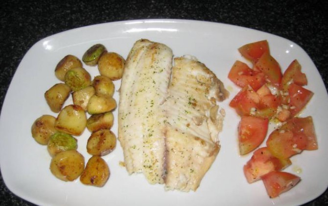 dorada a la plancha con patatas y calabacín