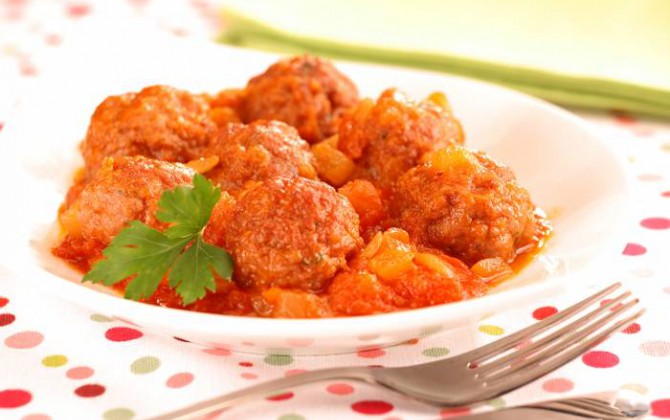 Albóndigas con zanahorias y champiñones