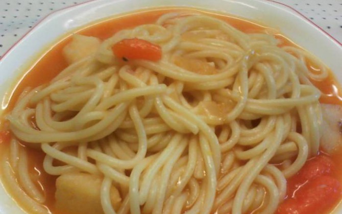 sopa de espaguetis