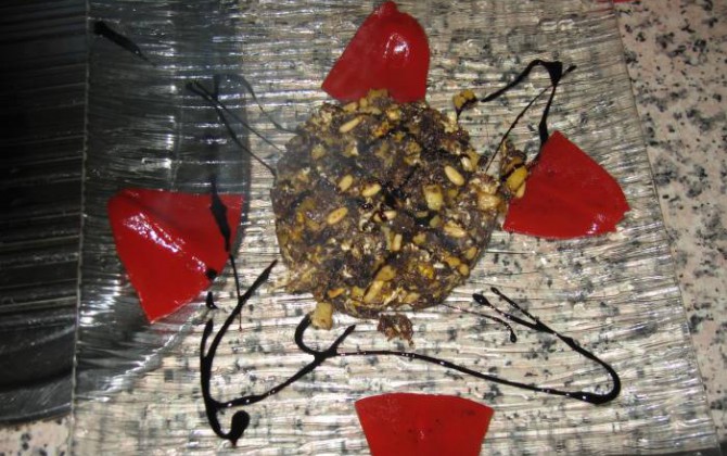 revuelto de morcilla con piñones y manzana