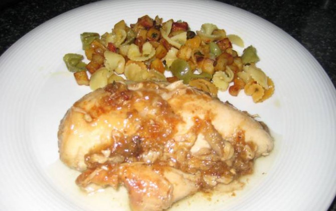pechugas de pollo con cebolla caramelizada