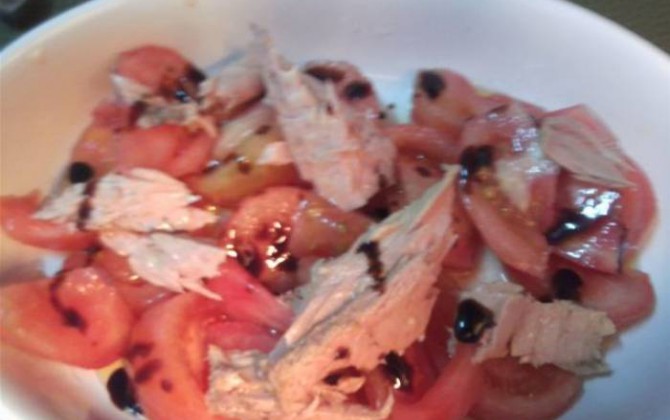 ensalada de tomate y melva