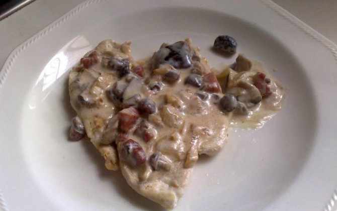 pechugas de pollo en salsa de setas al aroma de vino málaga