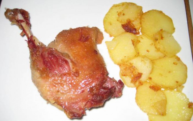 confit de pato con patatas confitadas en su grasa