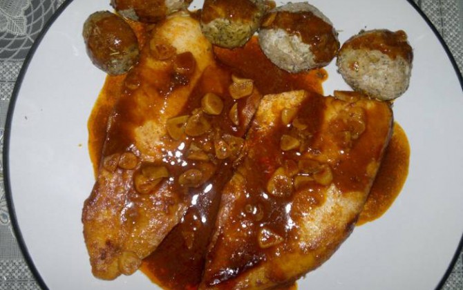 filetes de dorada en salsa de pimentón