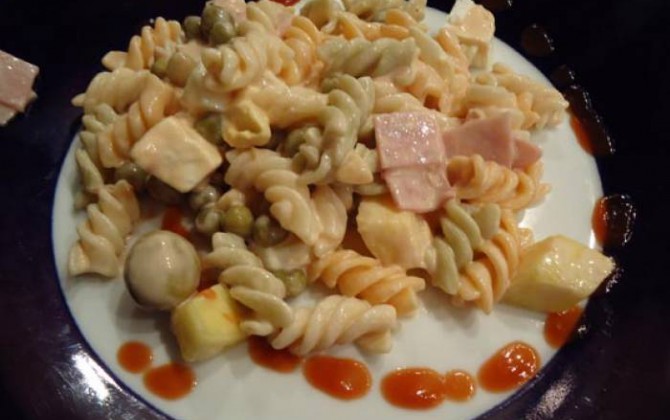 ensalada de pasta y piña