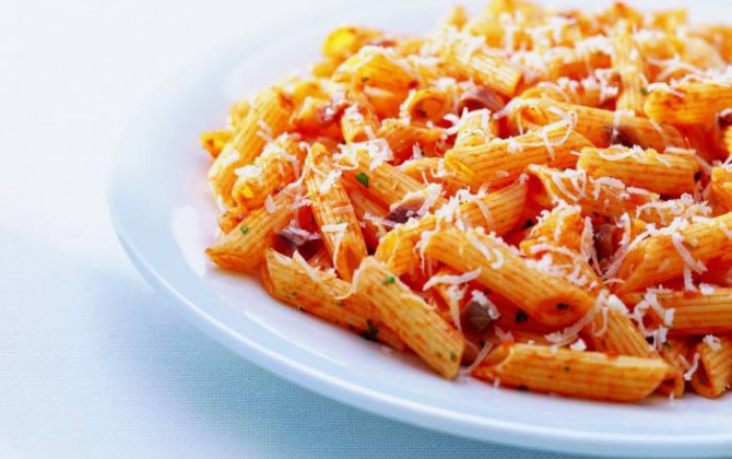 Pasta con tomate y orégano