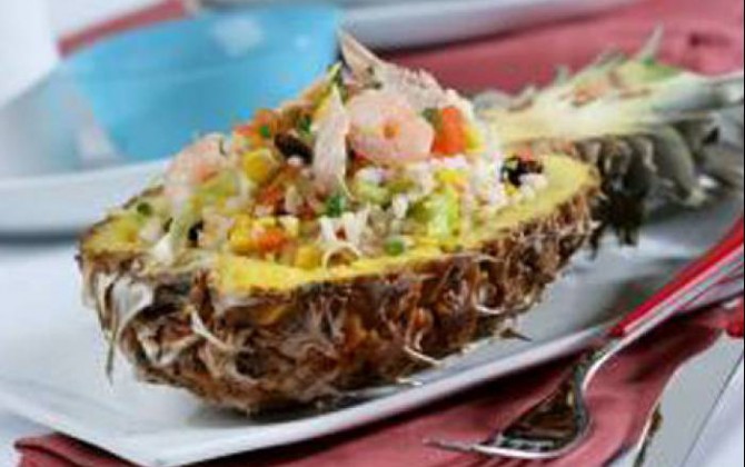 ensalada de arroz con piña y atún