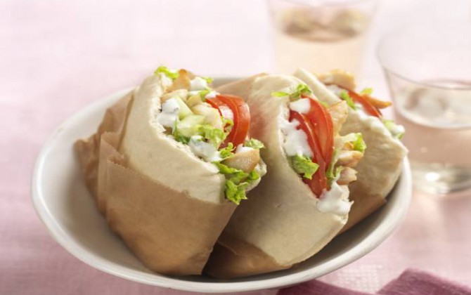 Shawarma casero de pollo y salsa tzatziki