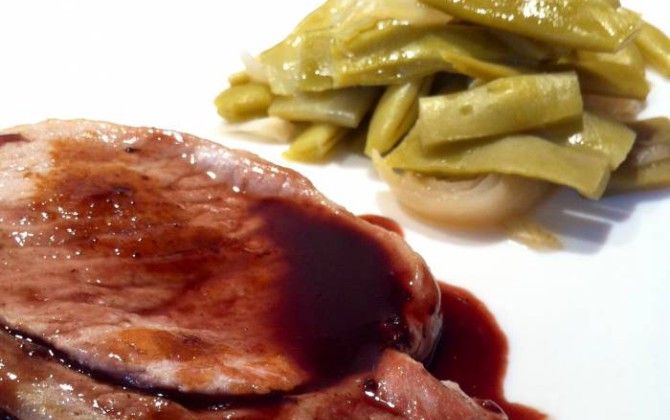 Chuletas de cerdo con salsa de vino