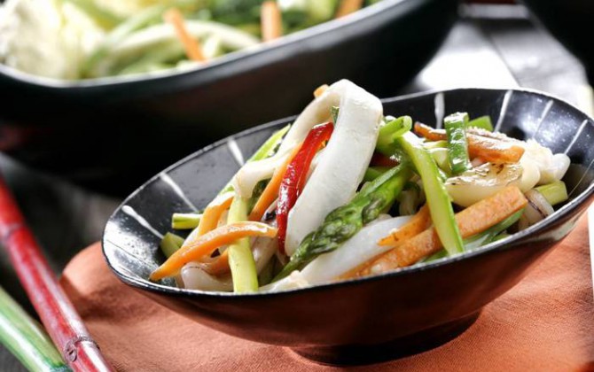 receta de wok de verduras y calamares