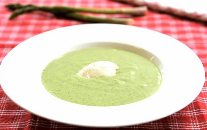 Crema de espárragos trigueros y acelgas