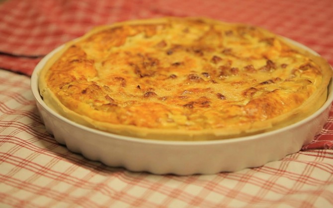 Tarta salada ligera de jamón y queso