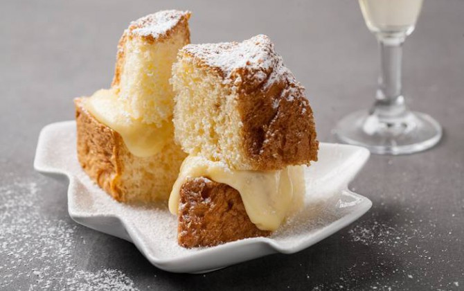 Bizcocho con crema pastelera de vainilla