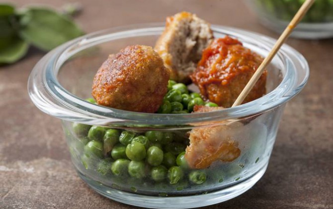 Albóndigas con guisantes