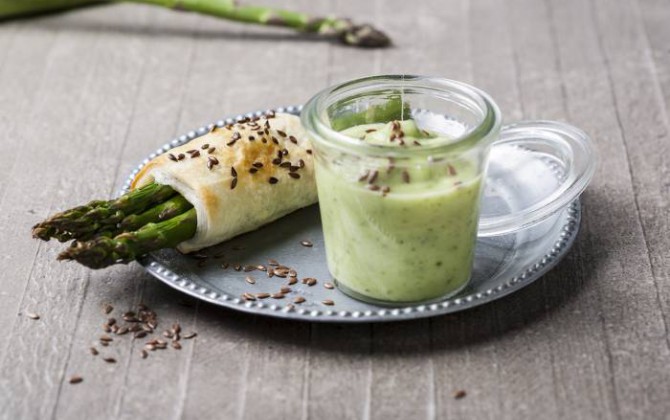 Crema fría de calabacín con espárragos