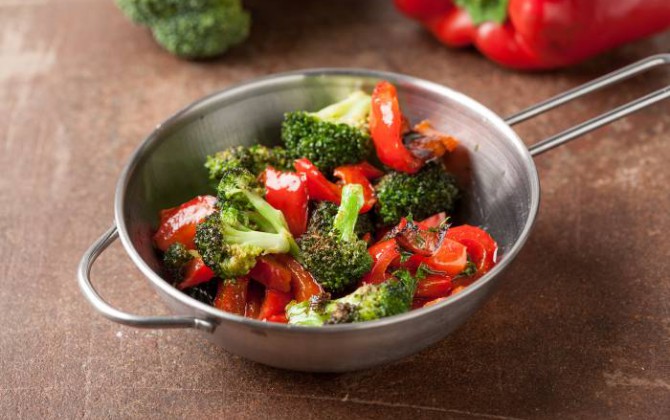 Salteado de pimiento y brócoli