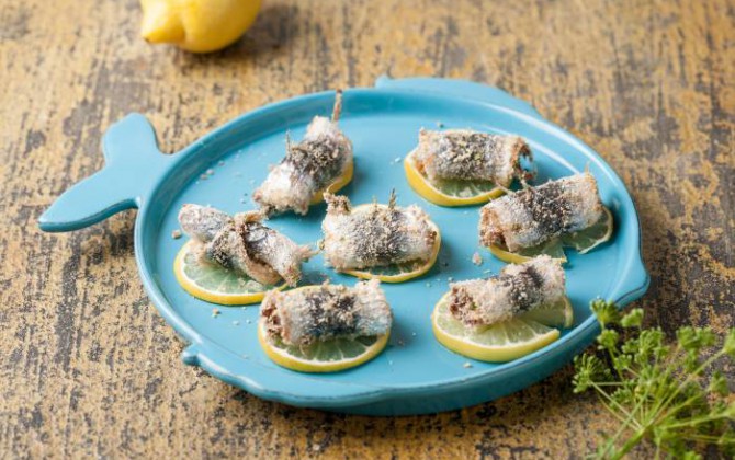 Sardinas con limón y laurel