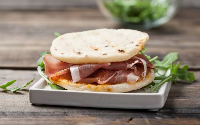 Bocadillo de jamón y tomate