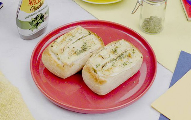 Pan relleno de camembert con verduras