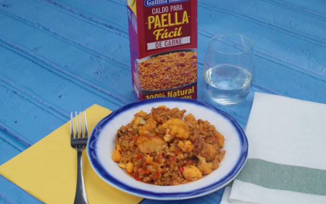 Paella de pollo y verduras