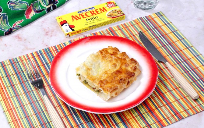 Bodegón hojaldre relleno de pollo y verduras