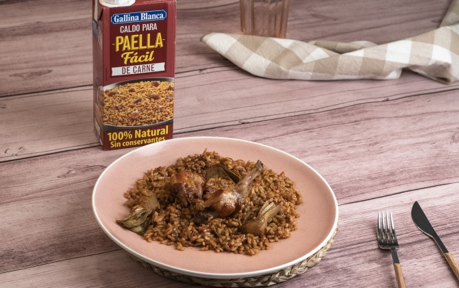Arroz con conejo y alcachofas 