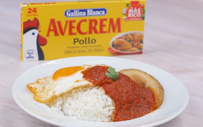 Arroz a la cubana con plátano con producto