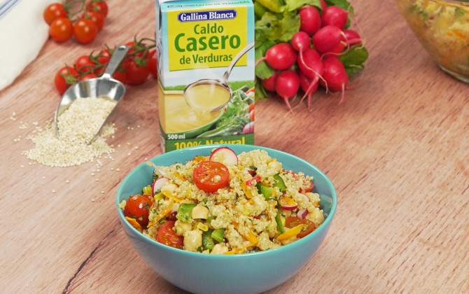 Ensalada-de-quinoa-y-garbanzos-con-producto