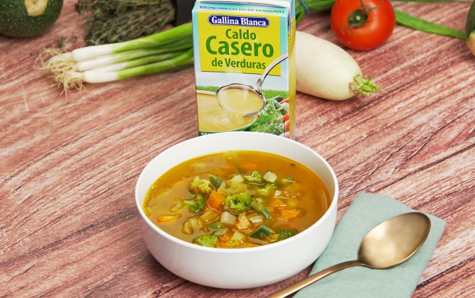 Emplatado con producto sopa de verduras casera