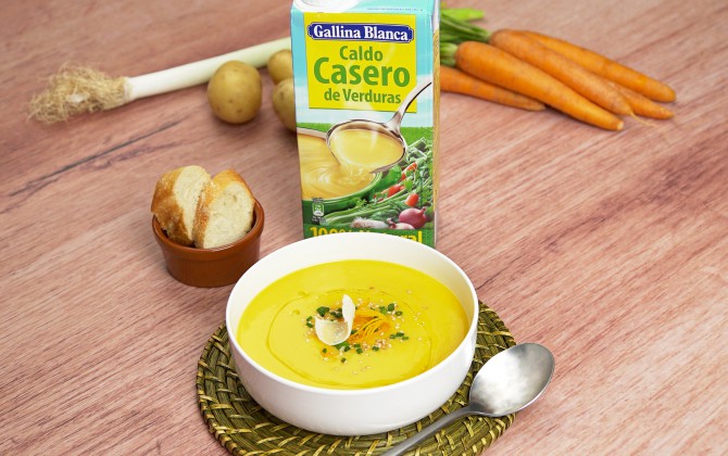Emplatado crema de puerros y zanahoria con producto
