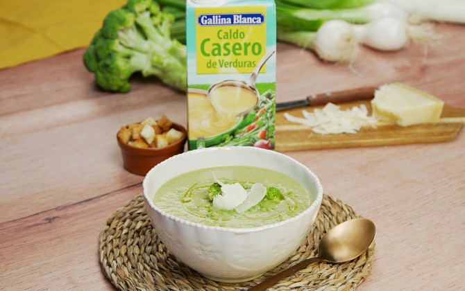 Emplatado con producto sopa de brócoli