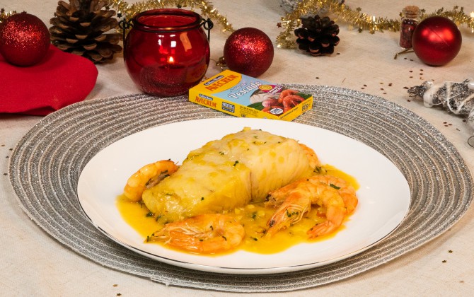 Emplatado con producto merluza en salsa de langostinos