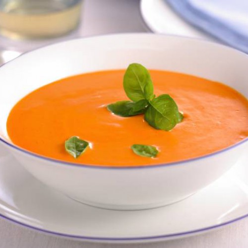Crema fría de tomate, pimiento y albahaca