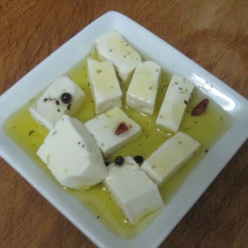 queso fresco en aceite de oliva especiado